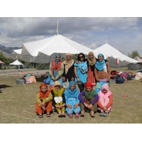 normal_thinlas angmo with kargil students.jpg
