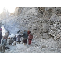 009c_labours+cooking+food+while+working.jpg